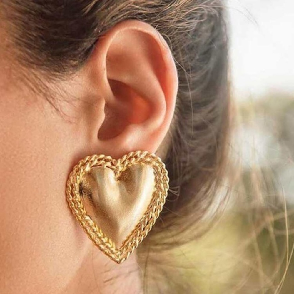 3/$30 💛 Heart Stud Earrings